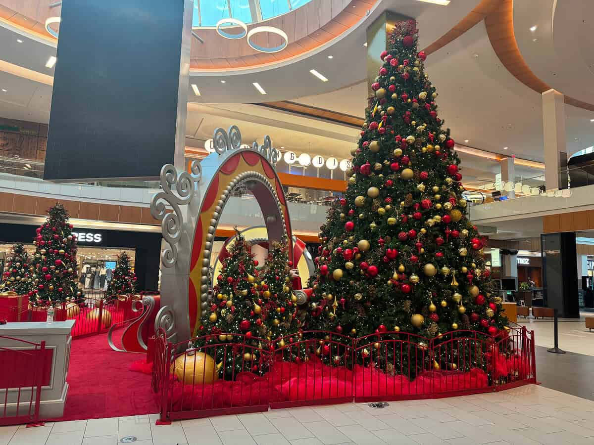 Roosevelt Field Mall American Christmas