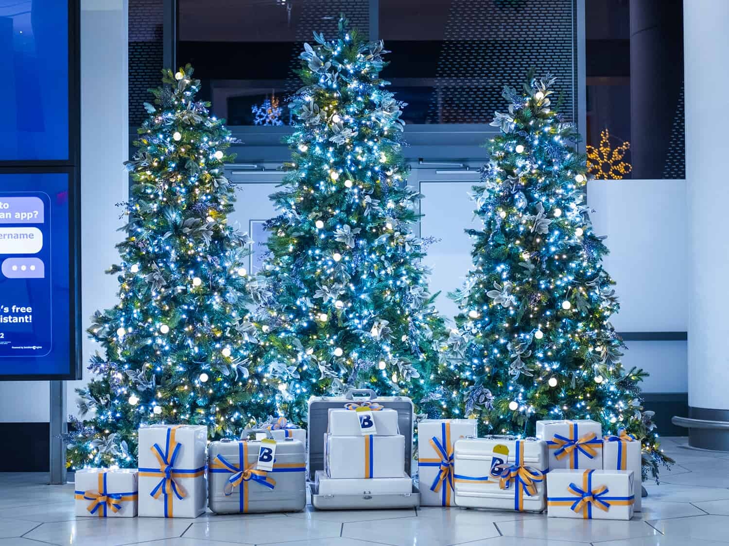 La Guardia Christmas decorations